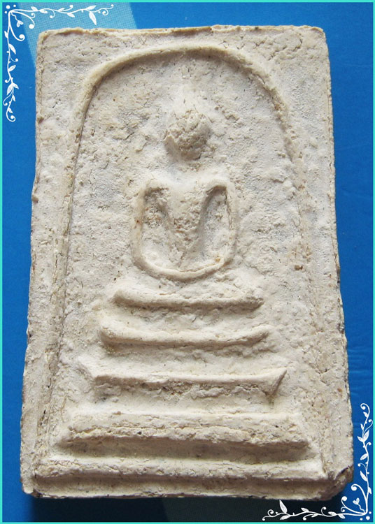 ..ลพ.โชติ วัดภูเขาแก้ว พระสมเด็จอาภัคโค พิมพ์สามชั้น เนื้อผงเก่าๆ หลังยันต์จม โรยผงแร่ ปี 29..