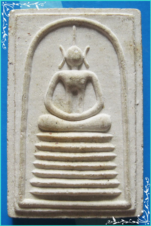 ..วัดไชโย อท. พระสมเด็จเกษไชโย พิมพ์เจ็ดชั้น เนื้อผงเก่าๆ หลัง สมเด็จโต รุ่น อภิมหาเศรษฐี ปี 39..