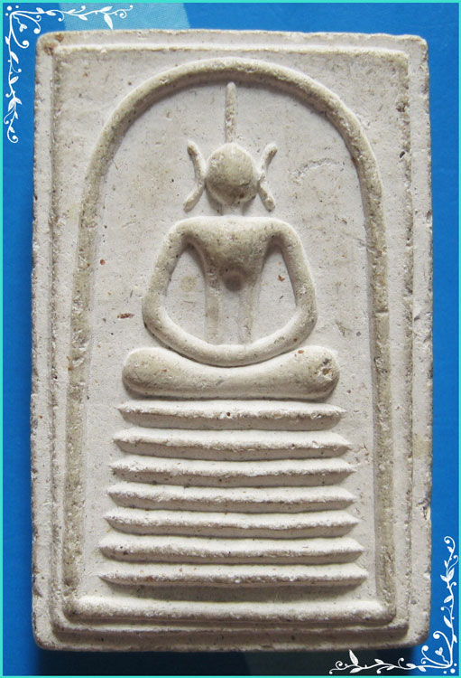 ..วัดไชโย อท. พระสมเด็จเกษไชโย พิมพ์เจ็ดชั้น เนื้อผงเก่าๆ หลัง สมเด็จโต รุ่น อภิมหาเศรษฐี ปี 39..