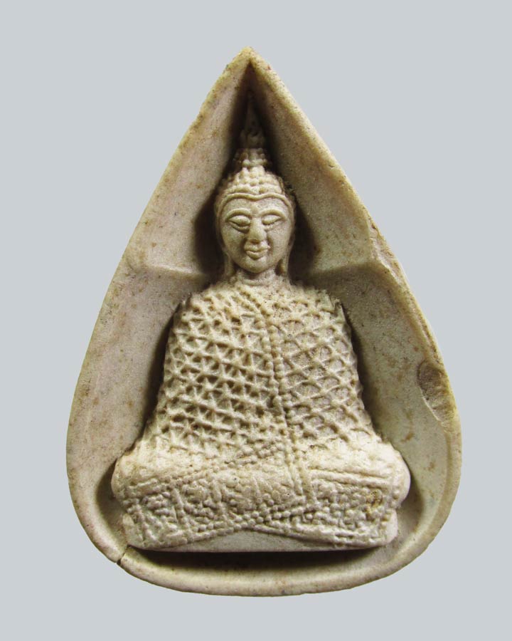 พระแก้วมรกต ทรงเครื่องฤดูหนาว หลัง ภปร.   ปี 2530  พิธีใหญ่ 