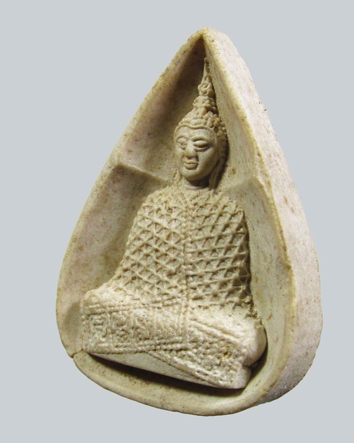 พระแก้วมรกต ทรงเครื่องฤดูหนาว หลัง ภปร.   ปี 2530  พิธีใหญ่ 