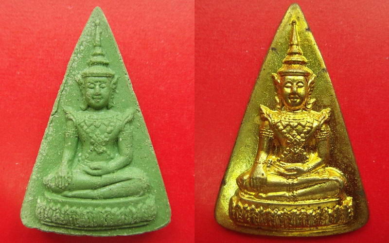 พระแก้วมรกต เนื้อโลหะกะหลั่ยทอง และเนื้อผงหยก รุ่นเสาร์ห้าเงินมาห้าพันล้าน กล่องเดิมจากวัด
