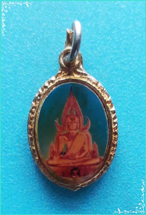 ..พระพุทธชินราช วัดหนองเสือ นฐ. ล็อคเก็ต เต็มองค์ หลังยันต์ รุ่น งานฝังลูกนิมิต ปี 35..