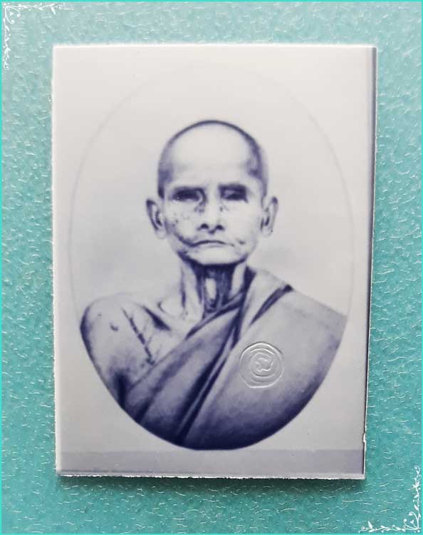 ..ลพ.สง่า วัดบ้านหม้อ รูปถ่าย สีซีเปีย ครึ่งองค์ หลังเรียบ ขนาด 1 นิ้ว..