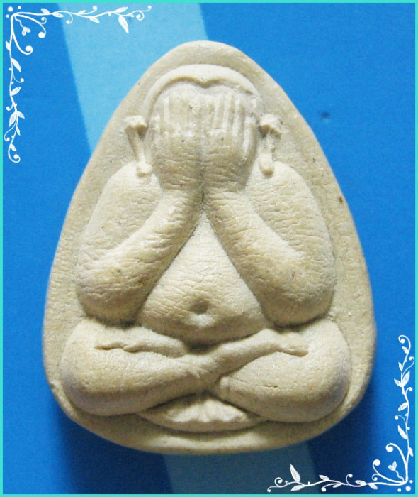 ..วัดประดู่ทรงธรรม ท่าพระ พระปิดตามหาลาภ พิมพ์เล็บมือ เนื้อผงเก่าๆ หลังยันต์..