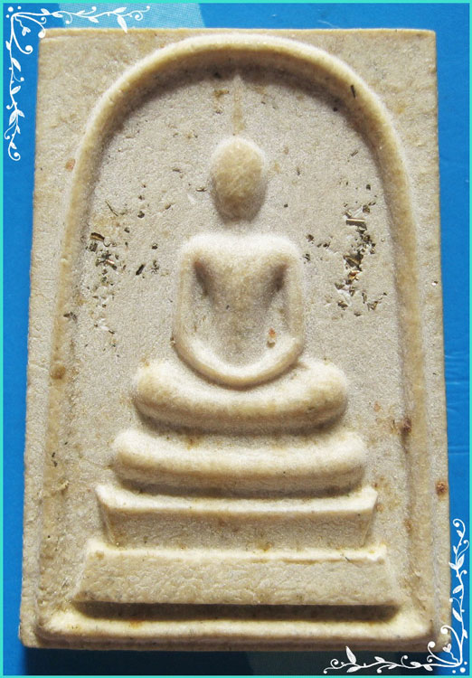 ..ลพ.ถึก วัดสนามช้าง ฉช. พระสมเด็จ พิมพ์สามชั้น เนื้อผงเก่าๆ หลังยันต์ ปี 34..