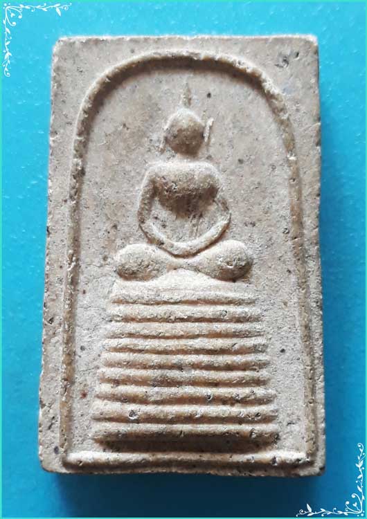 ..ลพ.ดีดก วัดประทุมทอง นฐ. พระสมเด็จ พิมพ์เก้าชั้น เนื้อผงเก่าๆ หลังรูป ปี 30..