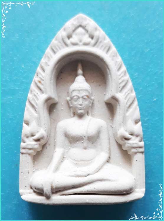 ..ลป.ดำสัมฤทธิ์ วัดทุ่งตาล พระผงรูปเหมือน เต็มองค์ เนื้อผงเก่าๆ หลังยันต์ สีขาว..