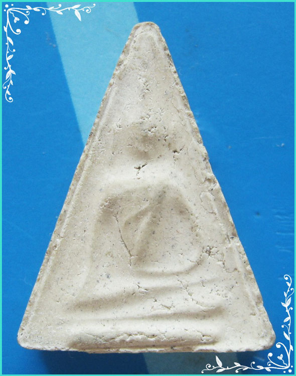 ..ลพ.ชำนาญ วัดบางกุฎีทอง พระนางพญา พิมพ์มารวิชัย เนื้อผงเก่าๆ หลังยันต์จม..