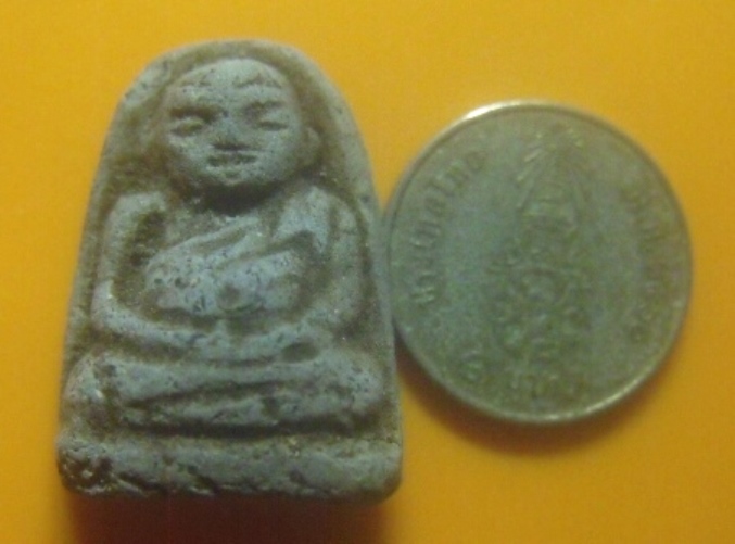 **เบาๆ**พระสังกัจจายน์เนื้อผง หลังปั้ม ว.ห้า หลวงพ่อทอง วัดหลักห้า จ.ยะลา**สวยๆ เชิญชมครับ 