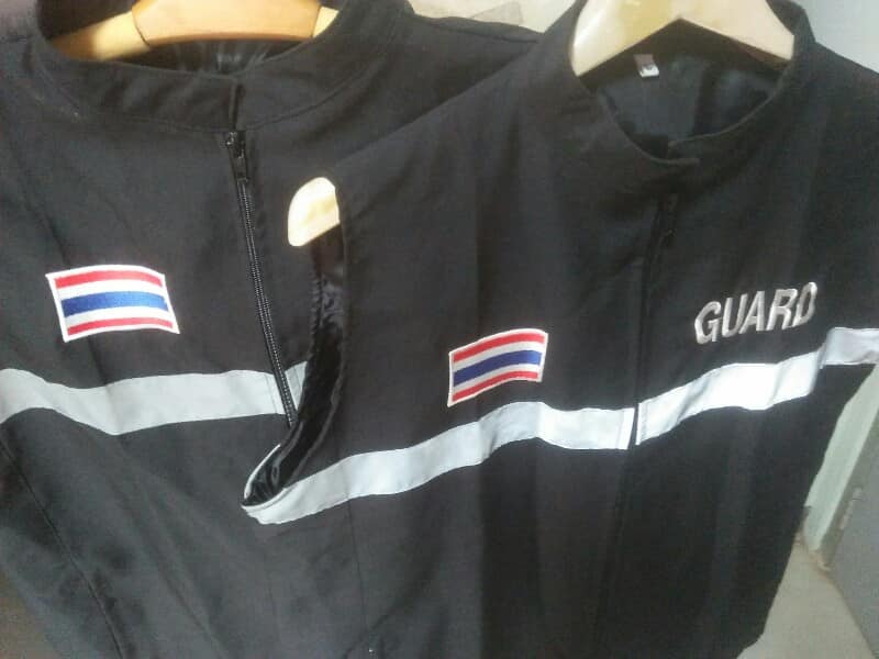 เสื้อกั๊กการ์ดสีดำ   2  ตัว 