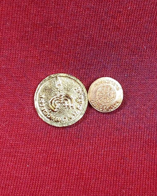 เหรียญกลมเล็กหลวงพ่อแพ วัดพิกุลทอง ปี35+เม็ดกระดุม ร.5 วัดหัวลำโพง (2เหรียญ)
