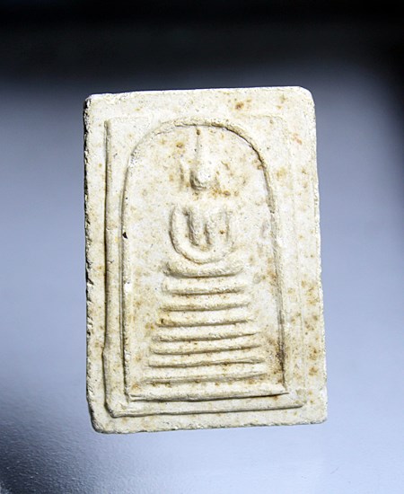 E622พระสมเด็จ พิมพ์เกศไชดย ด้านหลัง มีอักษร  ไม่ทราบที่ สภาพตามรูปครับ