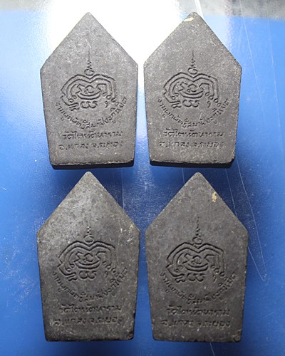 B158พระขุนแผน ผูกพัทธสีมาวัดไตรรัตนาราม อ.แกลง จ.ระยอง เนื้อดำ จำนวน 4 องค์