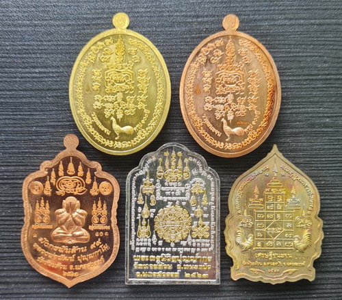 เคาะแรกแดง..คละรุ่น คละเนื้อ ชุดที่ ๙..รวม ๕ เหรียญ..ลพ.พัฒน์ วัดห้วยด้วน จ.นครสวรรค์ / จัดส่ง ems