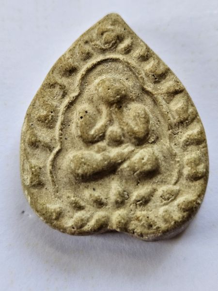 พระปิดตาหลวงพ่อบ๊วย วัดเครือวัลย์