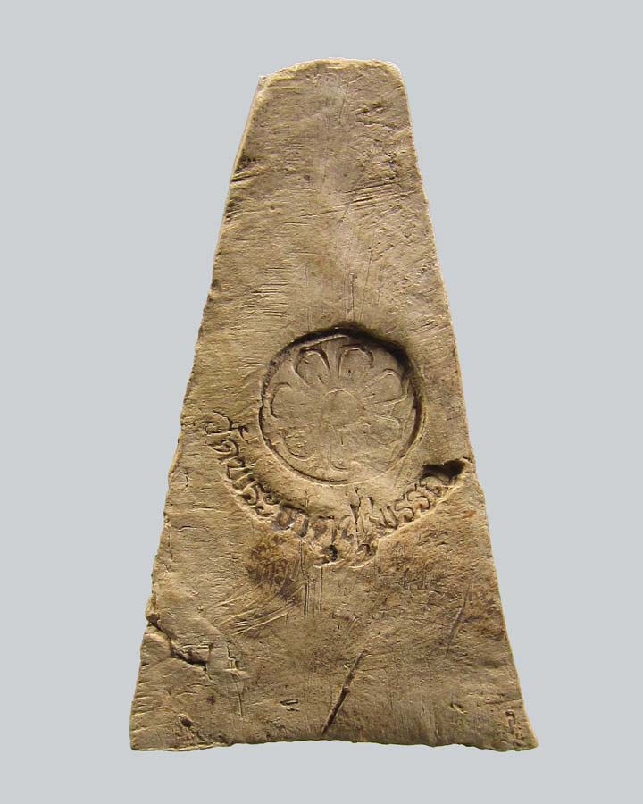 พระผงสุพรรณ ปลุกเสกอินเดีย เนื้อดิน ปี 2518 วัดพระศรีฯ จ.สุพรรณบุรี (หลวงปู่โต๊ะ หลวงพ่อสุด หลวงพ่อเ