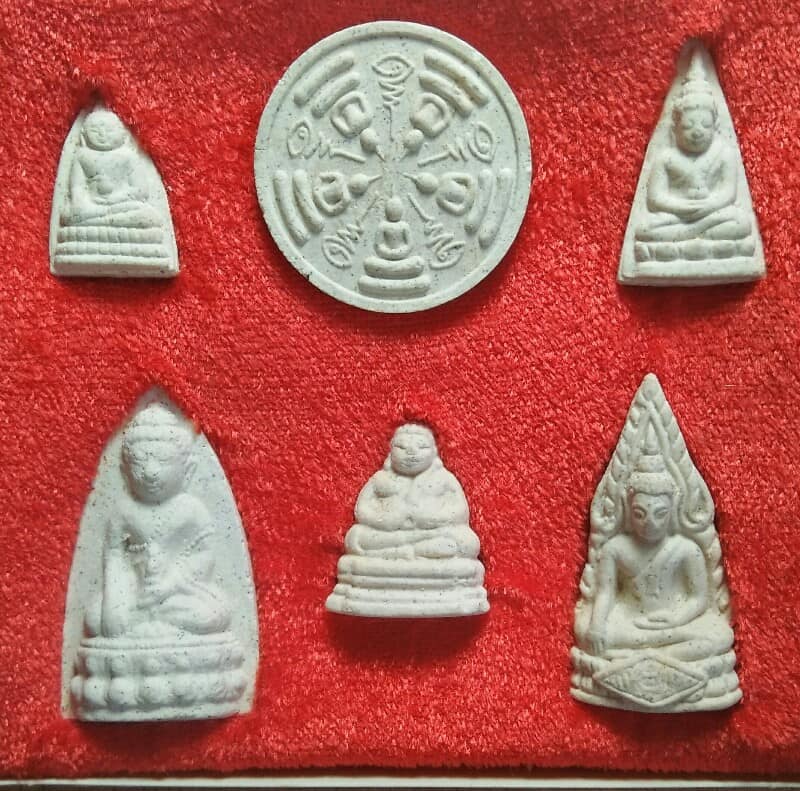 พระผงร่มฉัตร วัดสุทัศนเทพวราราม กรุงเทพฯ +กล่อง 6 องค์ ปี ๓๙ 