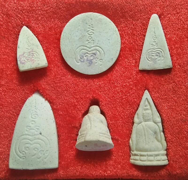 พระผงร่มฉัตร วัดสุทัศนเทพวราราม กรุงเทพฯ +กล่อง 6 องค์ ปี ๓๙ 