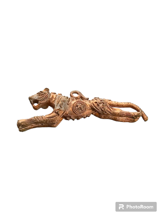 เสือปืนแตกยันต์กลับ หลวงปู่แย้ม วัดตะเคียน เนื้อทองแดง ปี 2554 พร้อมใบคาถาจากวัด