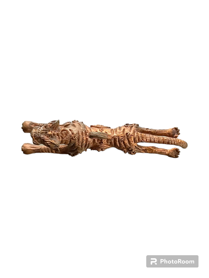 เสือปืนแตกยันต์กลับ หลวงปู่แย้ม วัดตะเคียน เนื้อทองแดง ปี 2554 พร้อมใบคาถาจากวัด