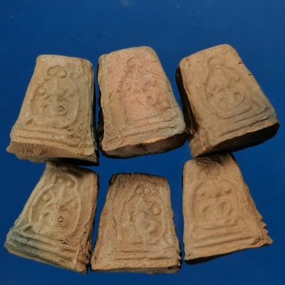 หลวงพ่อพริ้ง วัดบางปะกอก พิมพ์พรหม 4 หน้า เนื้อดิน