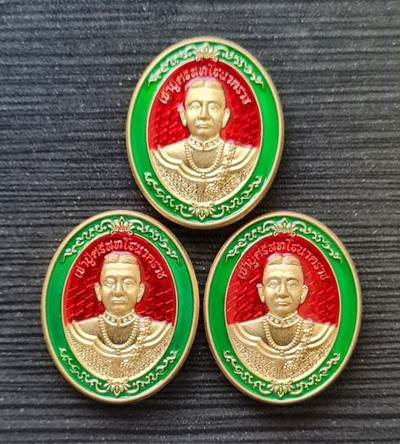 เหรียญพ่อปู่ศรีสุทโธ หลังนาคเกี้ยว..ทองทิพย์ลงยาแดง ขอบสีเขียว ๓ เหรียญ / เสก ๓ วาระ