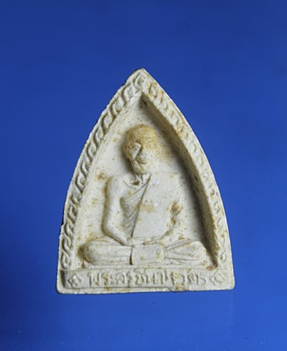 A841พระผงรูปเหมือน(มีเกษา) พระครูชินานุวัตร วัดชนะสงสาร แปดริ้ว จ.ฉะเชิงเทรา ปี 2515