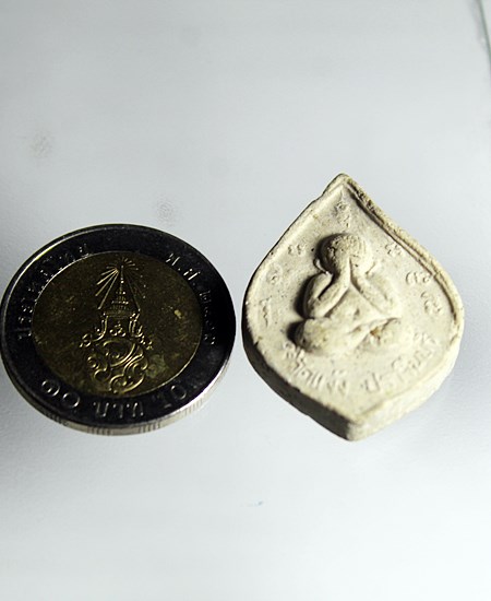 E603หลวงพ่อเพชร วัดแจ้ง ปราจีนบุรี หลวงพ่อเอีย วัดบ้านด่านปลุกเสก เนื้อผง สภาพสวยๆ