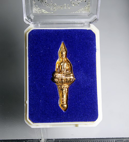 E564พระยอดธง รุ่นแรก หลวงปู่อินตอง สุภวโร วัดวีระธรรม อ.พังโคน จ.สกล พร้อมกล่องเดิมๆ สภาพสวยๆ