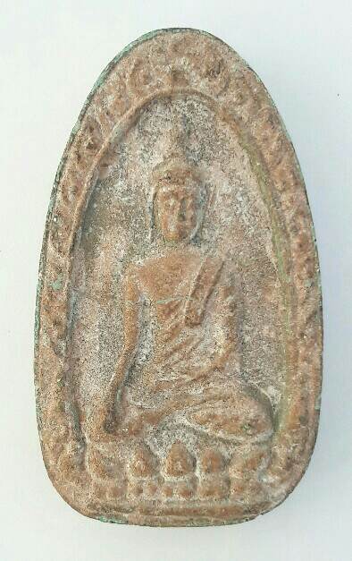 ขุนแผนไข่ผ่าซีก หลวงพ่อทิม วัดไร่วารี จ.ระยอง เคาะเดียว
