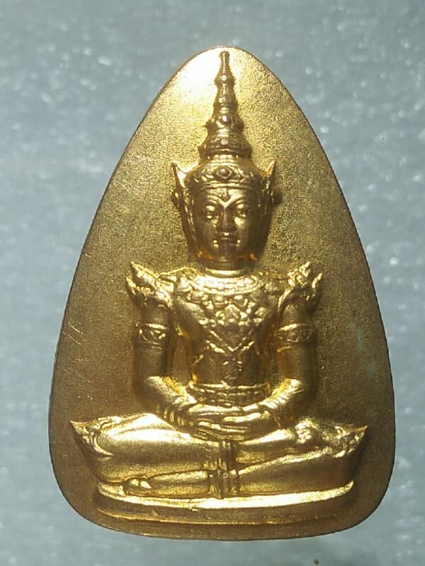 เหรียญพระแก้วมรกต หลังสมเด็จพระพุทธชินวงศ์วัดเบญจมบพิธฯ เนื้อกะไหล่