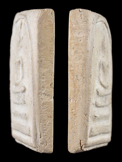 สมเด็จวัดระฆัง 100ปี พิมพ์ใหญ่เส้นด้าย หลังตรายาง มาพร้อมกล่อง Cosmo และบัตรตรวจสอบพระแท้