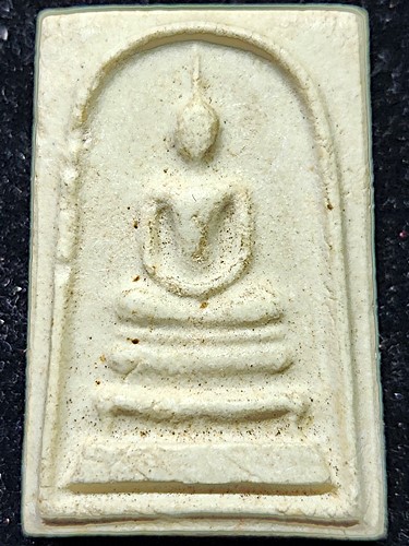 วัดบวรนิเวศวิหาร กทม พระสมเด็จมหามงคล รุ่น ทูลเกล้า  เนื้อผงพุทธคุณ จัดสร้างเมื่อ 3 ตุลาคม พ.ศ.2528