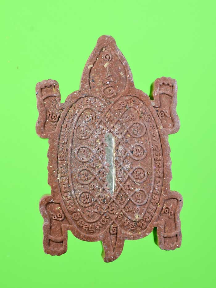 **เต่าผงแจกในพิธี เจ้าสัวมหาเศรษฐี วัดห้วยผักชี หลวงปู่ปั่นเศก เคาะเดียวแดง**