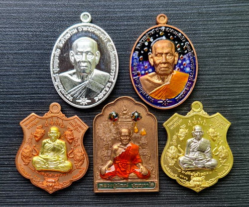 เคาะแรกแดง..คละรุ่น คละเนื้อ ชุดที่ ๑๑..รวม ๕ เหรียญ..ลพ.พัฒน์ วัดห้วยด้วน จ.นครสวรรค์ / จัดส่ง ems