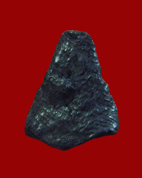 พระปิดตาข้าวตอกแตก เนื้อผงดำ วัดหนัง