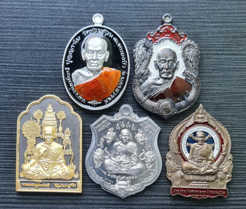 เคาะแรกแดง..คละรุ่น คละเนื้อ ชุดที่ ๑๒..รวม ๕ เหรียญ..ลพ.พัฒน์ วัดห้วยด้วน จ.นครสวรรค์ / จัดส่ง ems