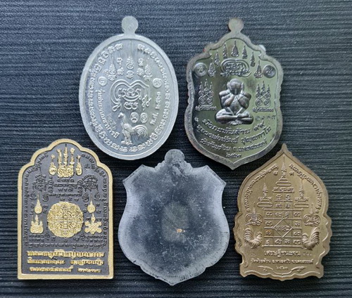 เคาะแรกแดง..คละรุ่น คละเนื้อ ชุดที่ ๑๒..รวม ๕ เหรียญ..ลพ.พัฒน์ วัดห้วยด้วน จ.นครสวรรค์ / จัดส่ง ems