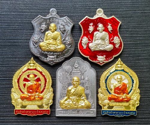 เคาะแรกแดง..คละรุ่น คละเนื้อ ชุดที่ ๑๔..รวม ๕ เหรียญ..ลพ.พัฒน์ วัดห้วยด้วน จ.นครสวรรค์ / จัดส่ง ems