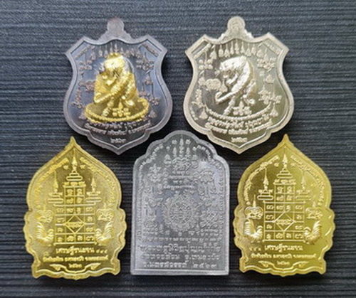 เคาะแรกแดง..คละรุ่น คละเนื้อ ชุดที่ ๑๔..รวม ๕ เหรียญ..ลพ.พัฒน์ วัดห้วยด้วน จ.นครสวรรค์ / จัดส่ง ems