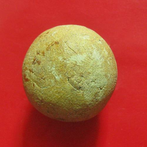 มา 2 ลูก ลูกอมฝังตะกรุดเนื้อผง หลวงพ่อกอย วัดเขาดินใต้ บุรีรัมย์