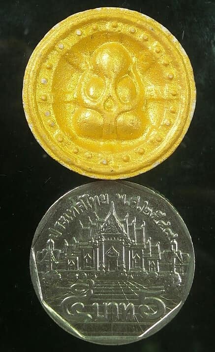พระปิดตาจันทร์ลอยหลังยันต์