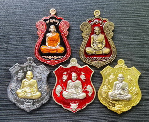 เคาะแรกแดง..คละรุ่น คละเนื้อ ชุดที่ ๑๖..รวม ๕ เหรียญ..ลพ.พัฒน์ วัดห้วยด้วน จ.นครสวรรค์ / จัดส่ง ems