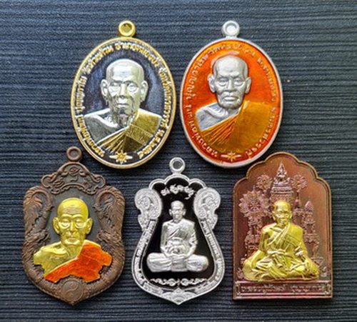 เคาะแรกแดง..คละรุ่น คละเนื้อ ชุดที่ ๑๗..รวม ๕ เหรียญ..ลพ.พัฒน์ วัดห้วยด้วน จ.นครสวรรค์ / จัดส่ง ems