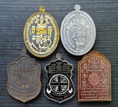 เคาะแรกแดง..คละรุ่น คละเนื้อ ชุดที่ ๑๗..รวม ๕ เหรียญ..ลพ.พัฒน์ วัดห้วยด้วน จ.นครสวรรค์ / จัดส่ง ems