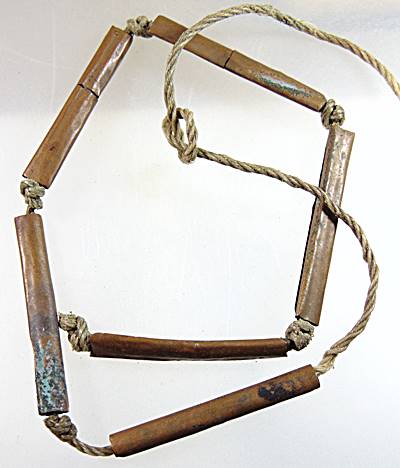 ตะกรุดทองแดง เชือกไนล่อน เก่า (ได้จากจังหวัดปราจีนบุรี) ขนาดยาว ๒ นิ้ว