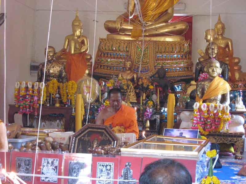 เหรียญเบิกเนตร เสาร์๕ พระอาจารย์จิ วัดหนองหว้า จ.เพชรบุรี ปี2553 เนื้อทองแดง มีโค้ด พร้อมกล่องเดิม