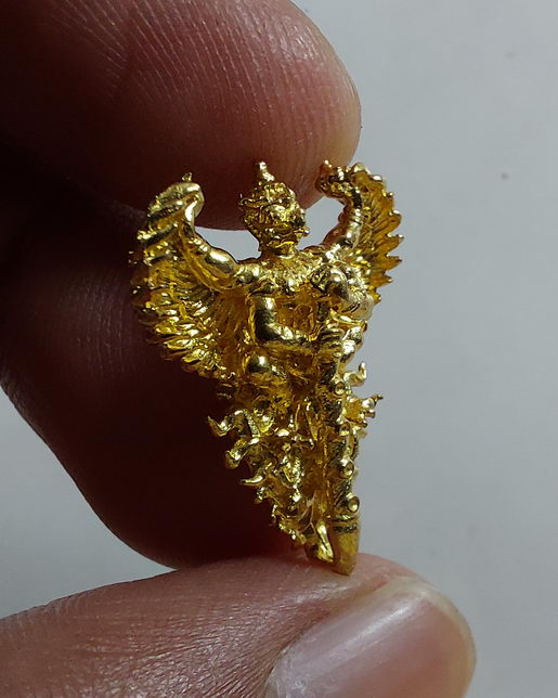 " พญาครุฑอุปคุต หลวงพ่อปกรณ์ วัดถ้ำผาแด่น จ.สกลนคร สวยๆครับ "