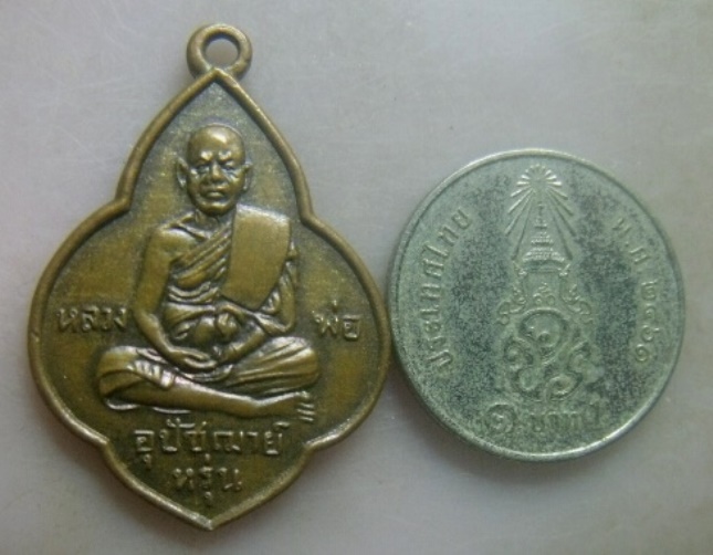 **วัดใจ**เหรียญหลวงพ่อหรุ่น วัดเสาธงทอง จ.สุพรรณบุรี**เชิญชมครับ
